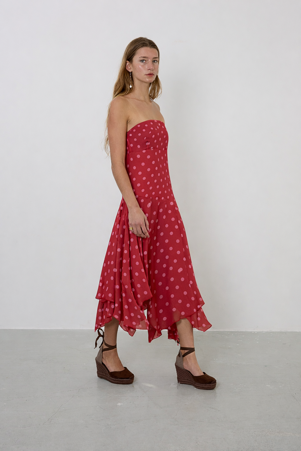 Robe bustier à pois rouges