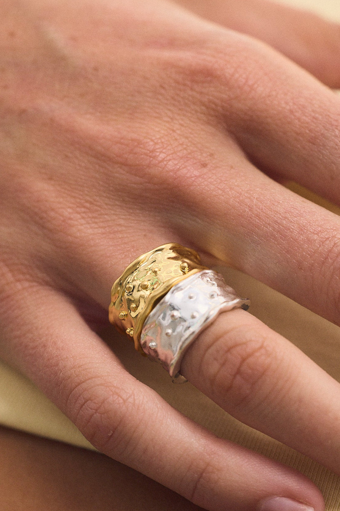 Anillo Irregular Dots