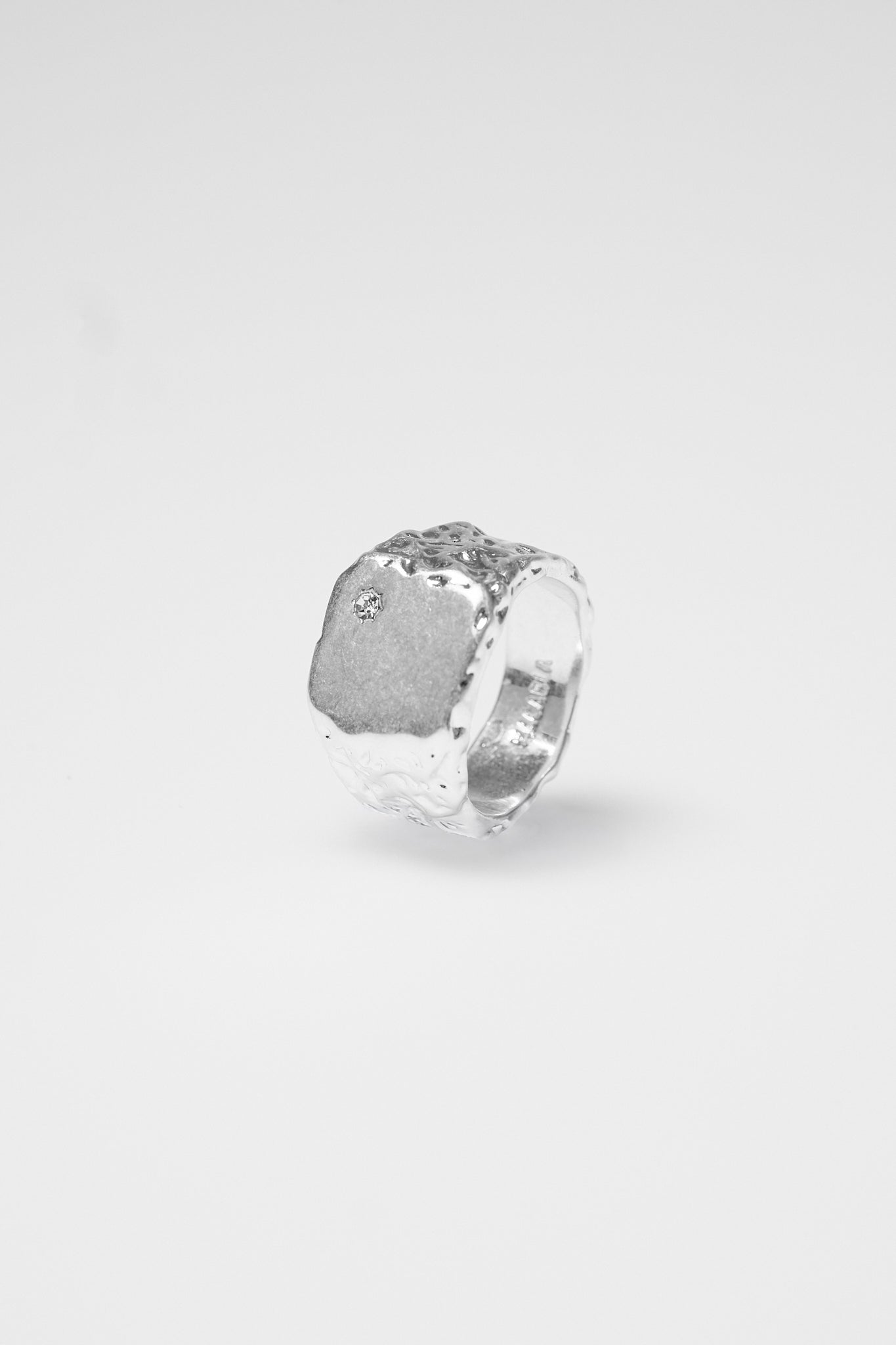 Bague chevalière irrégulière Zircon
