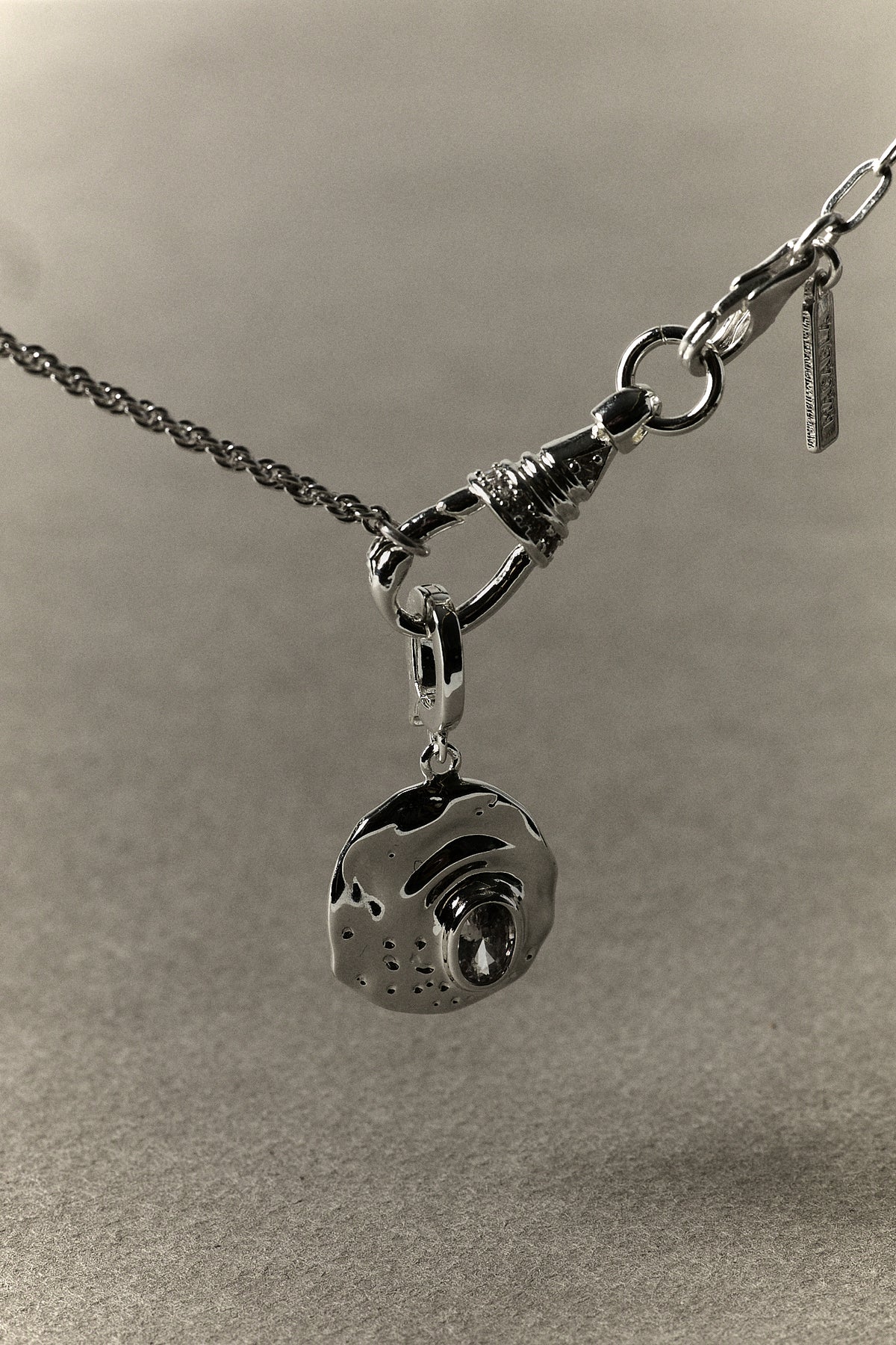 Charm Medalla Circonita