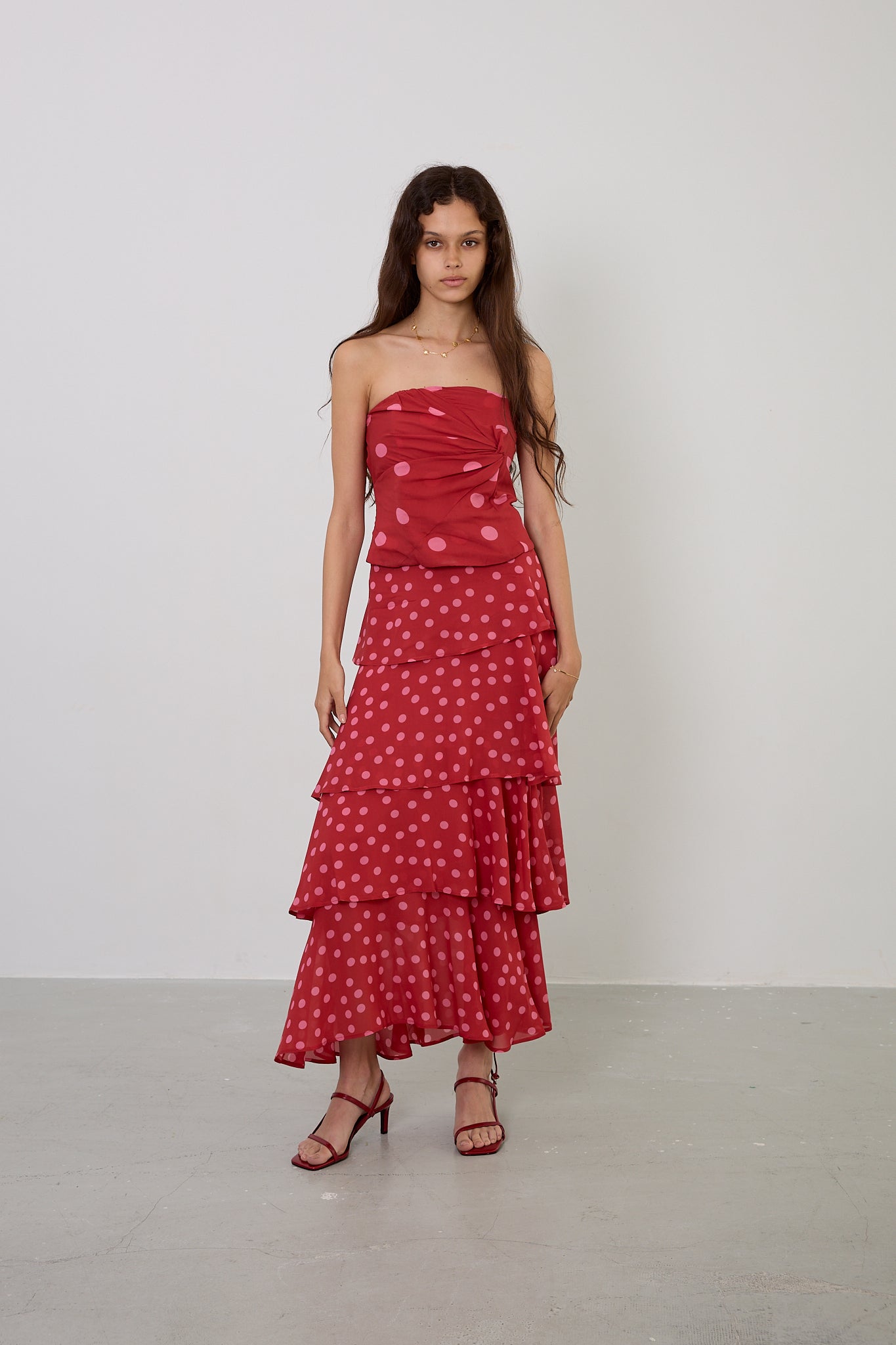 Jupe à volants et pois rouges