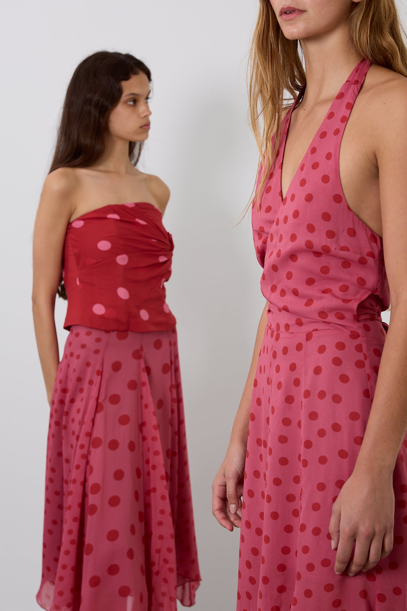Robe dos nu à pois rose