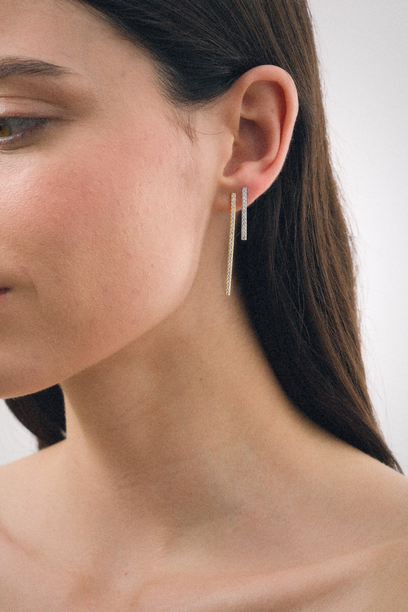 Boucle d'oreille Barre Zircon M