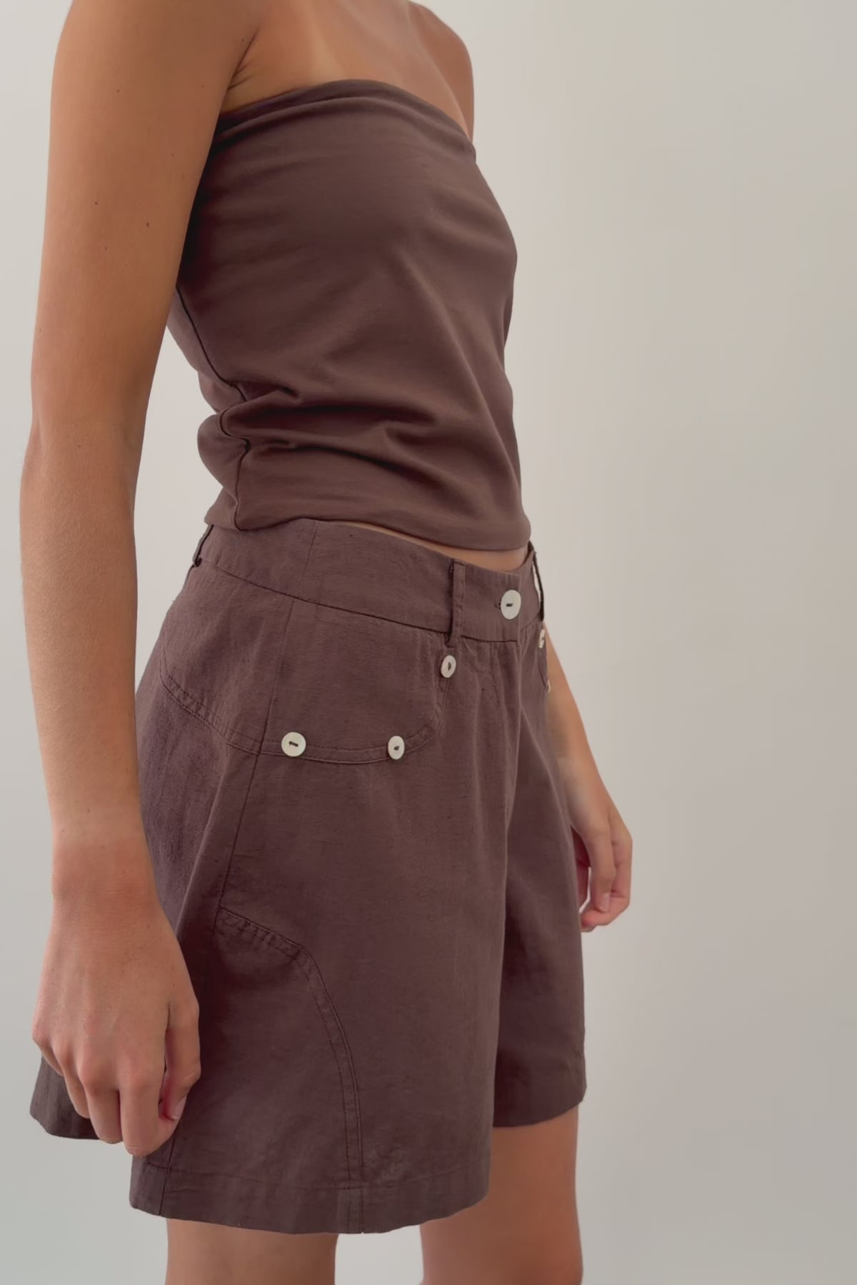 Nácar Brown Button Shorts
