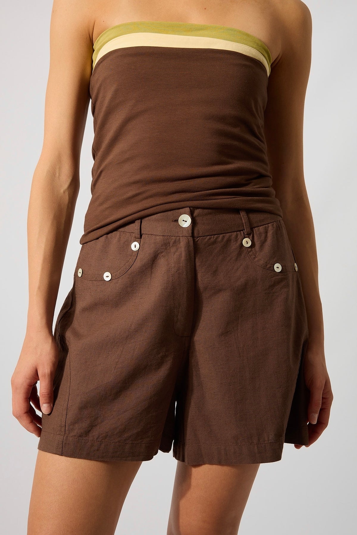Nácar Brown Button Shorts