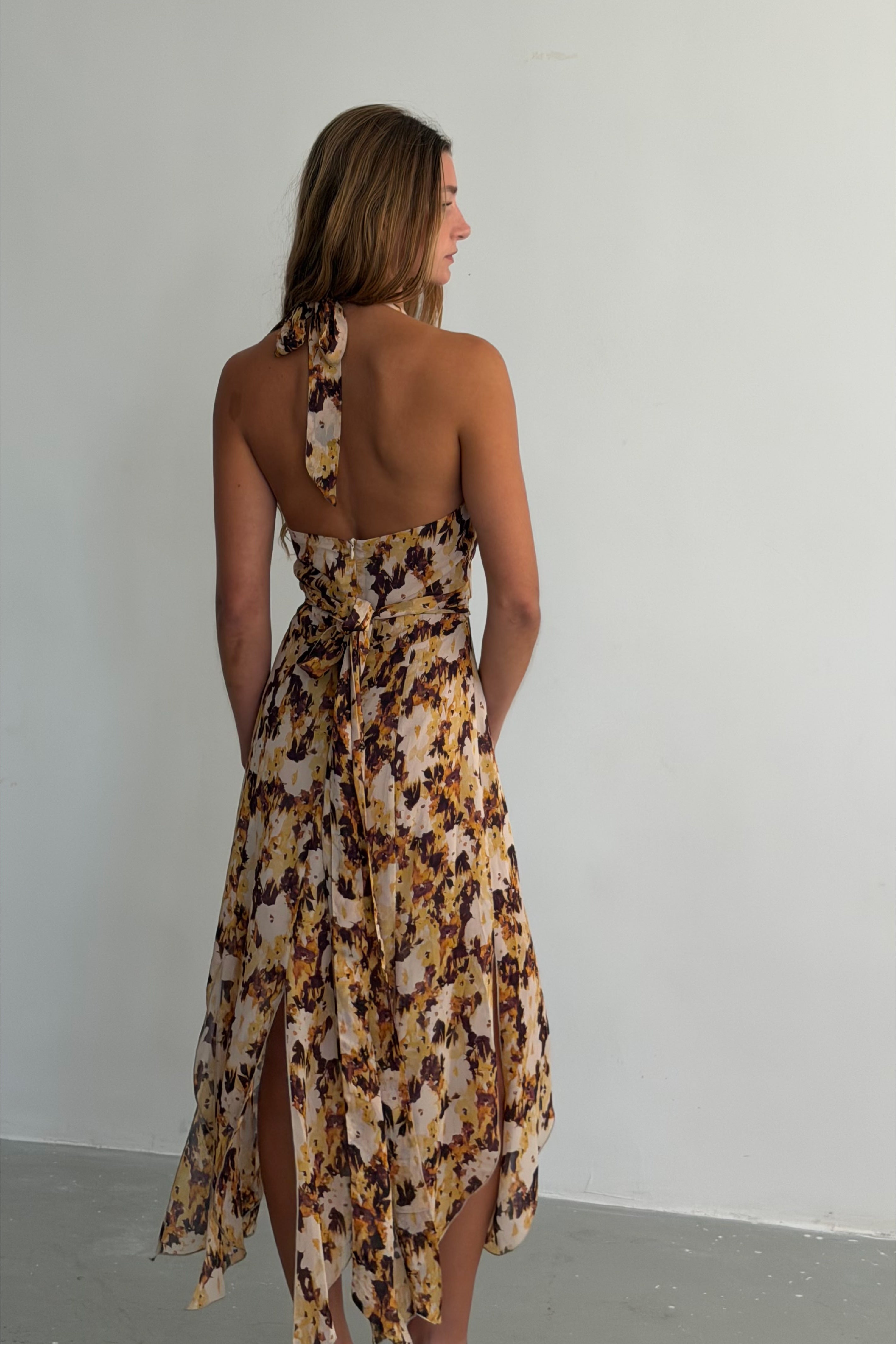 Robe dos nu à fleurs jaune