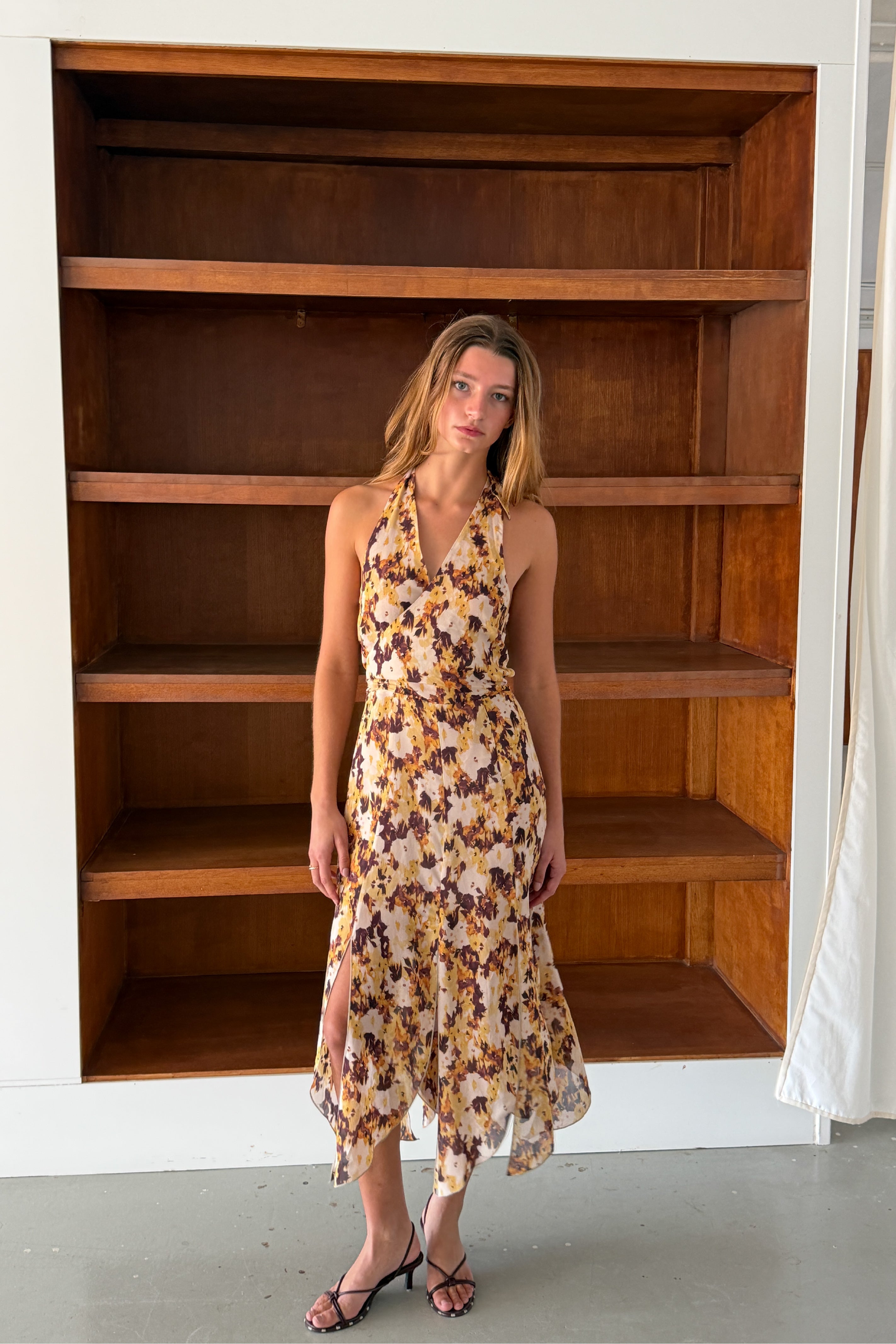Robe dos nu à fleurs jaune