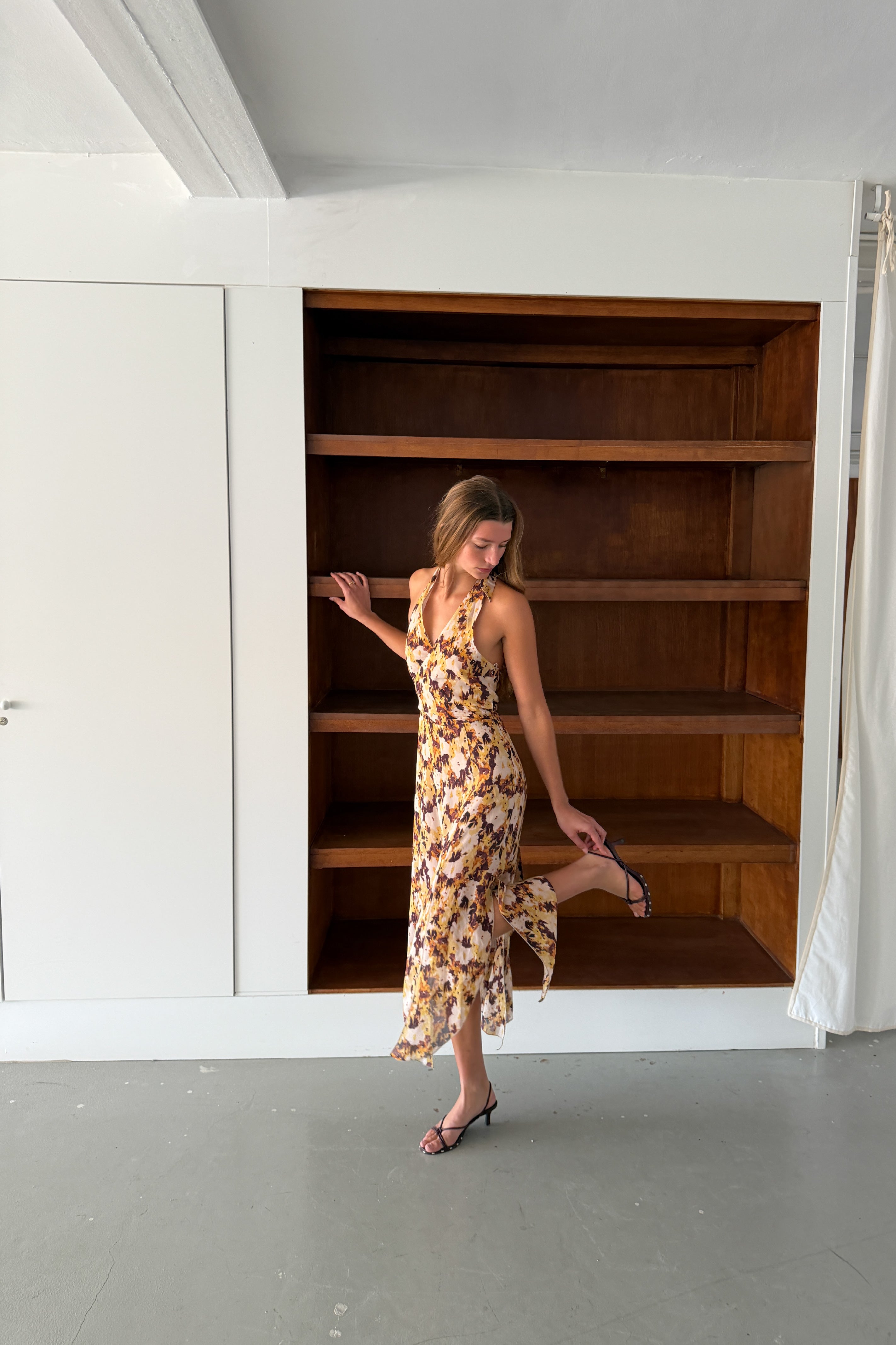 Robe dos nu à fleurs jaune